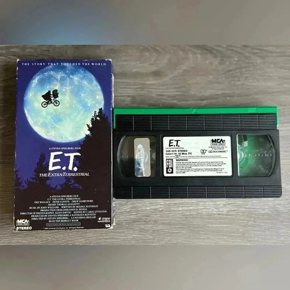 E.T. The Extra-Terrestrial (VHS) 1988 Green and Black w Universal seal Vintage - Picture 1 of 2